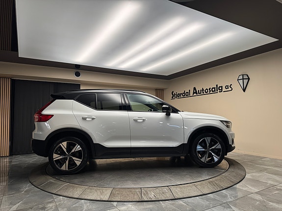 Volvo XC40 6 of 30