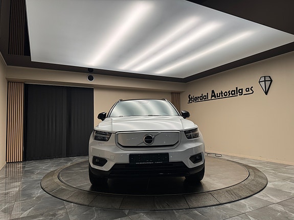 Volvo XC40 8 of 30