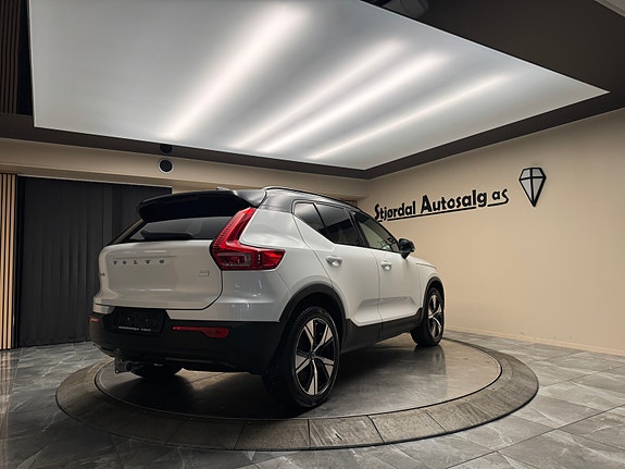 Volvo XC40 5 of 30