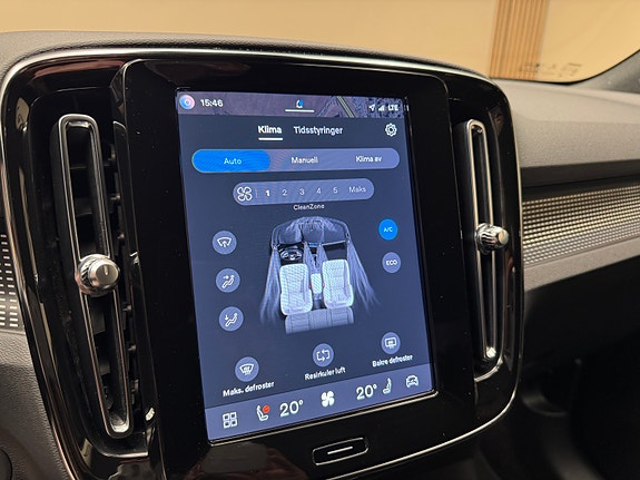 Volvo XC40 27 of 30