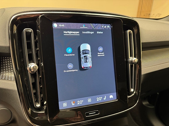 Volvo XC40 28 of 30