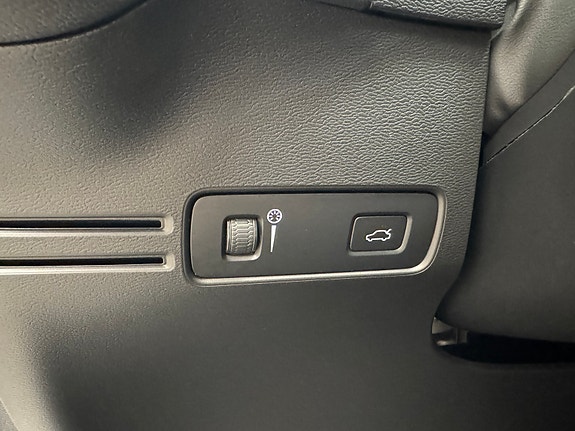 Volvo XC40 15 of 30