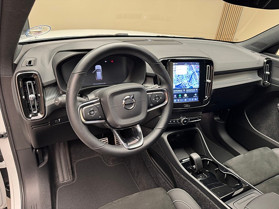 Volvo XC40 14 of 30