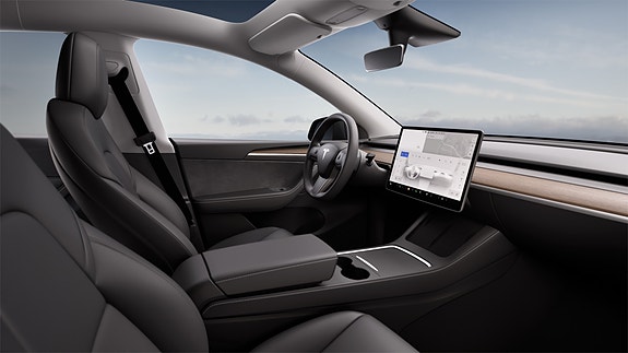 Tesla Model Y 5 of 5