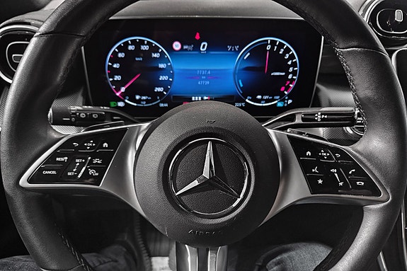 Mercedes-Benz GLC300 e 7 of 30