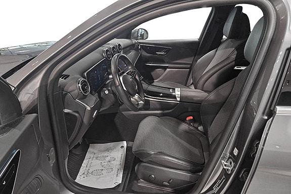 Mercedes-Benz GLC300 e 8 of 30