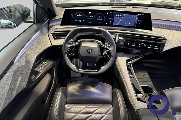 Peugeot e-5008 16 of 18