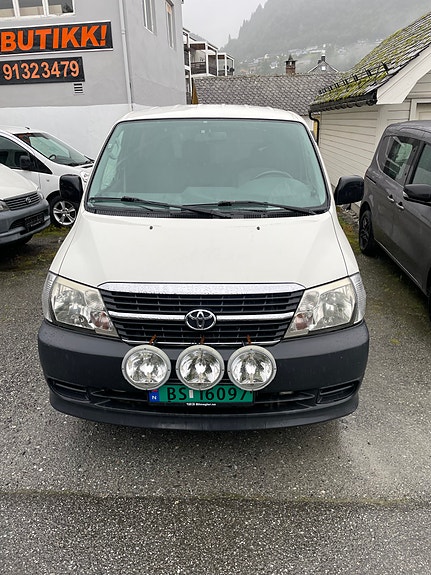 Toyota HiAce 2 of 13