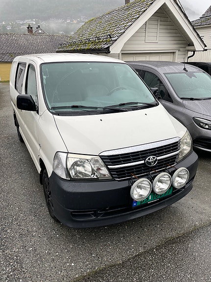 Toyota HiAce 3 of 13