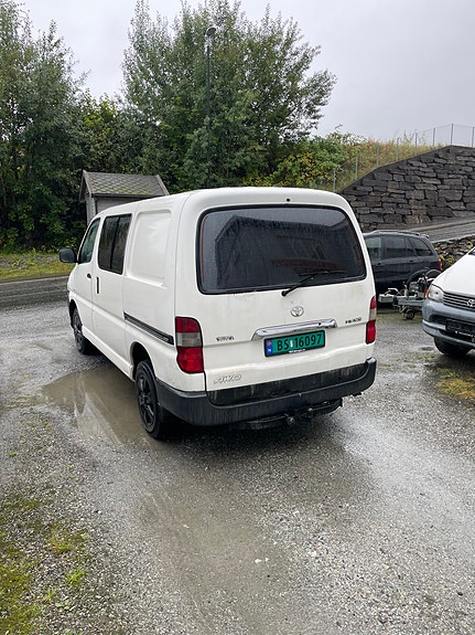 Toyota HiAce 6 of 13