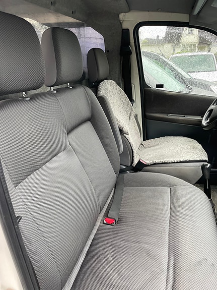 Toyota HiAce 10 of 13