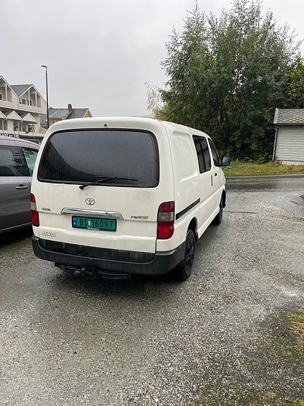 Toyota HiAce 5 of 13
