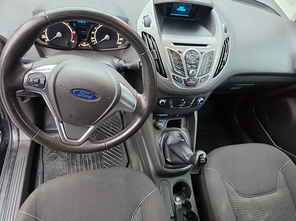 Ford Transit Courier 14 of 26