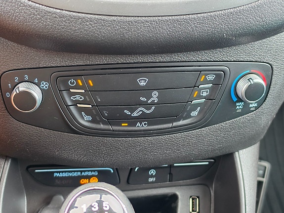 Ford Transit Courier 20 of 26