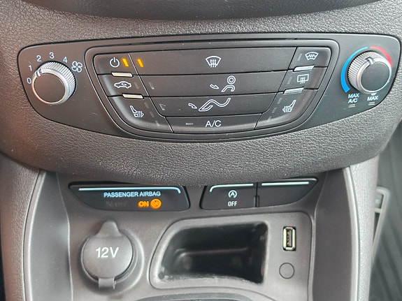 Ford Transit Courier 19 of 26