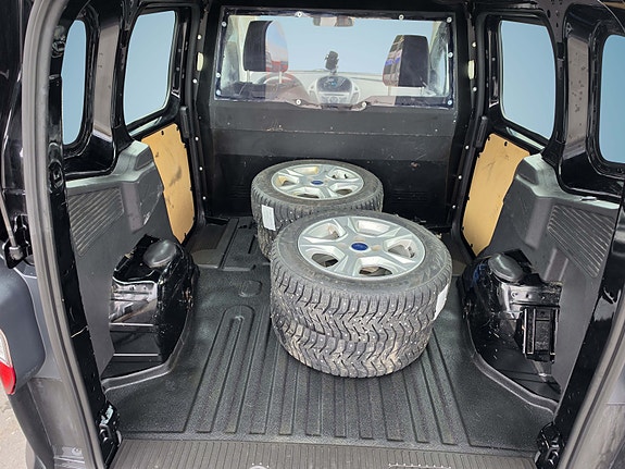 Ford Transit Courier 22 of 26