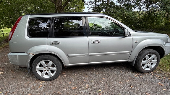 Nissan X-Trail 2 of 10