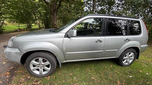 Nissan X-Trail 3 of 10