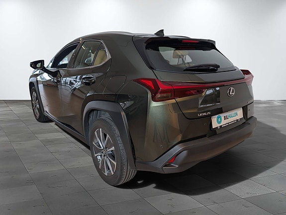 Lexus UX300e 4 of 27