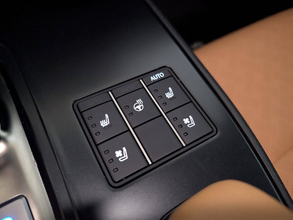 Lexus UX300e 16 of 27