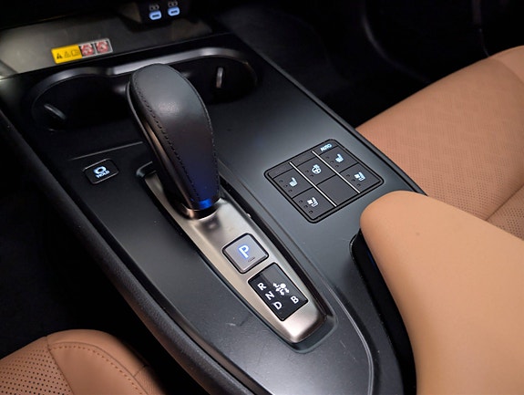 Lexus UX300e 15 of 27