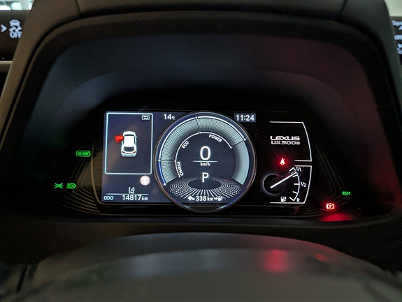 Lexus UX300e 22 of 27