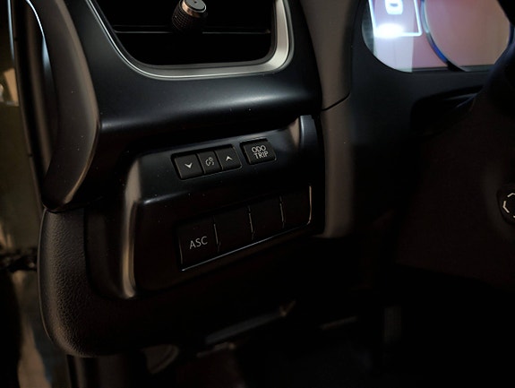 Lexus UX300e 13 of 27