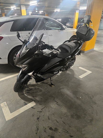 Yamaha T-Max 5 of 6