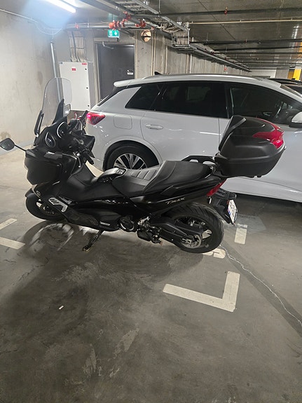 Yamaha T-Max 2 of 6