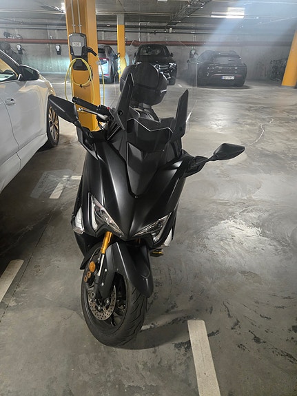 Yamaha T-Max 6 of 6