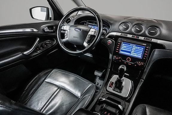 Ford S-MAX 16 of 30