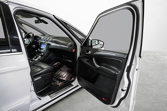 Ford S-MAX 27 of 30