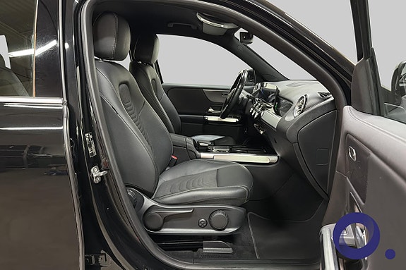 Mercedes-Benz EQB300 14 of 29