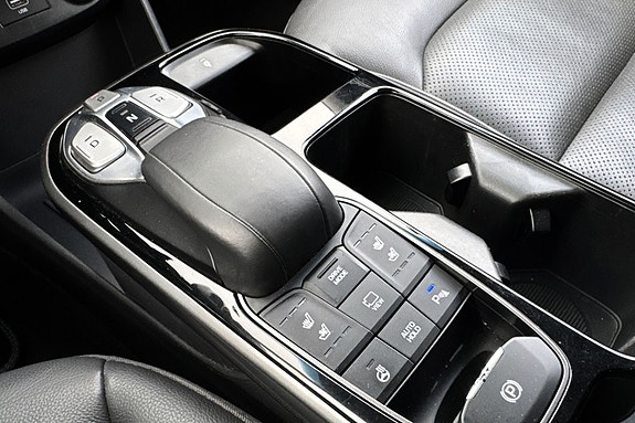 Hyundai IONIQ 18 of 20