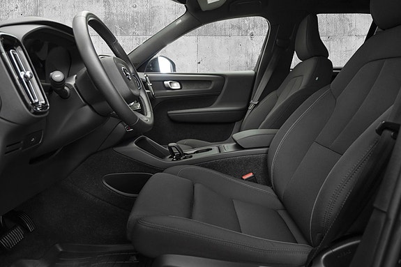 Volvo EX40 11 of 30