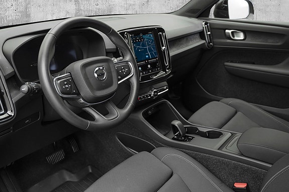 Volvo EX40 12 of 30