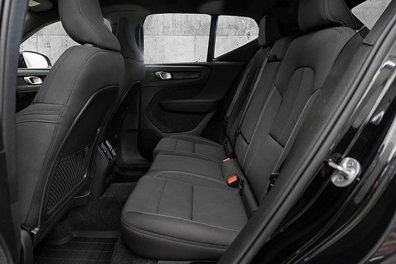 Volvo EX40 26 of 30