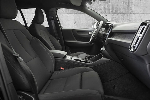 Volvo EX40 27 of 30