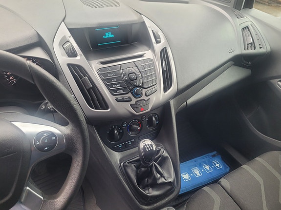 Ford Transit Connect 13 of 19