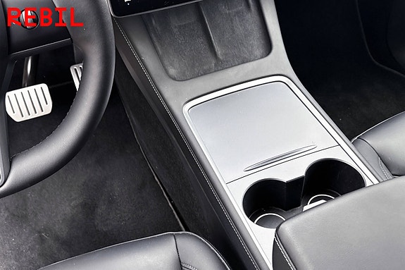 Tesla Model Y 15 of 17