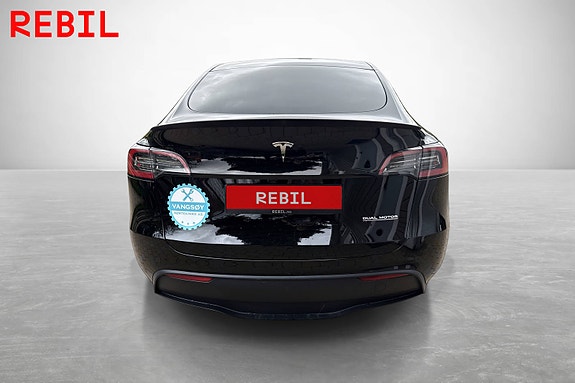 Tesla Model Y 5 of 17