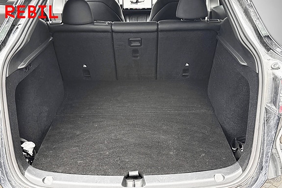 Tesla Model Y 16 of 17