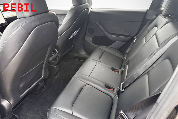 Tesla Model Y 10 of 17