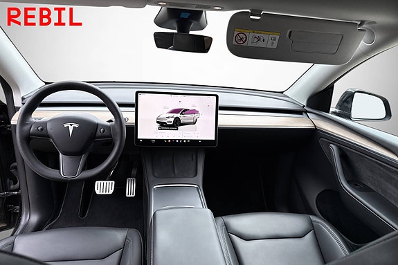 Tesla Model Y 11 of 17