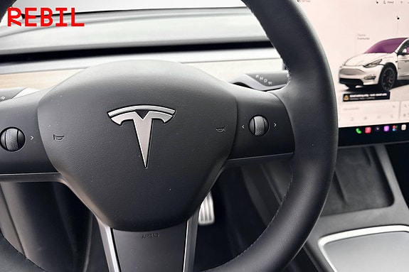 Tesla Model Y 13 of 17