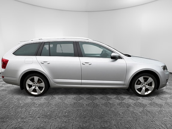 Skoda Octavia 2 of 8