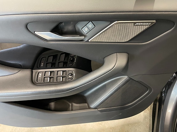 Jaguar I-PACE 20 of 30