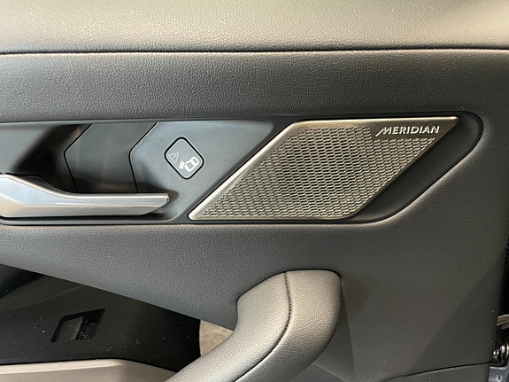 Jaguar I-PACE 9 of 30