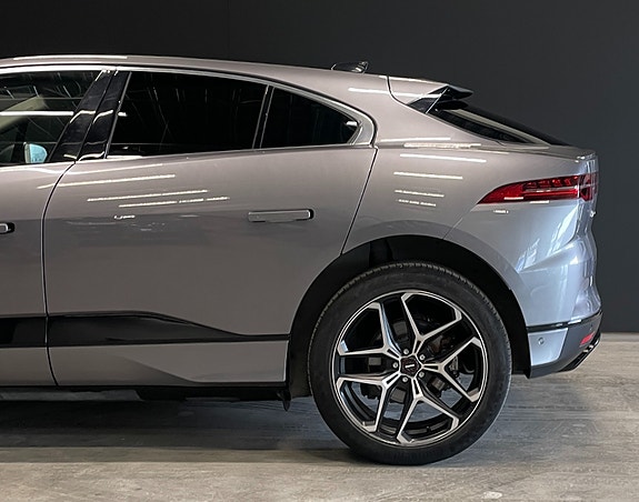 Jaguar I-PACE 13 of 30