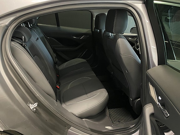 Jaguar I-PACE 8 of 30